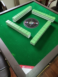 因家里装修,闲置松乐牌全自动过山车麻将机一台,原价3900元