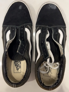 vans 帆布鞋,鞋头两个白点是洗的时候留下的印,可洗掉,由