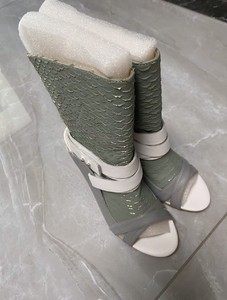 jnby less 凉鞋 皮靴 全新