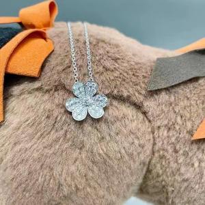 vca/梵克雅宝 小号白金花瓣满钻项链 优雅秀气 经典百搭