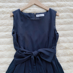 日本贵牌mews无袖厚雪纺腰部系带连衣裙056 借三千金