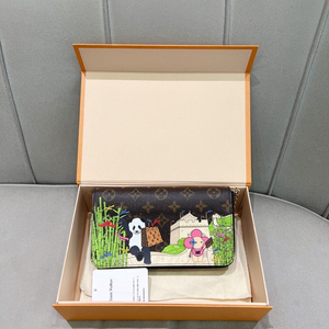 lv 21年圣诞节限量熊猫三合一 内里小包用途多多 一包多用