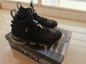 耐克詹姆斯15黑金