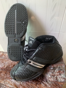 加内特篮球鞋阿迪达斯