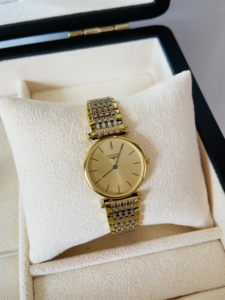 浪琴手表金色薄