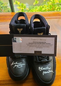 科比布莱恩特签名nike球鞋配有panini证书.