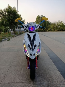 二手精品改装白幽灵星空鲨鱼暴走雅马哈鬼火125踏板摩托车,改