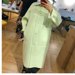 全新超显瘦小清新抹茶色双面呢大衣颜色非常的小清新,春天穿非常