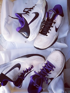 kobe5白紫绝杀国王 zk5科比5白紫主场