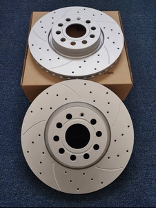 宝马刹车盘3系5系7系x系全新刹车盘高碳合金划线打孔刹车盘适