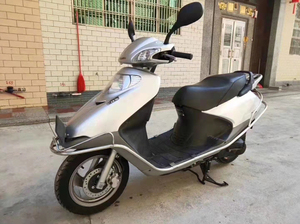 二手摩托车踏板车五羊本田小公主大头变款,100cc.银色.成