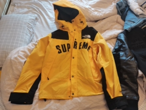 supreme联名北面tnf冲锋衣黄色风衣夹克外套