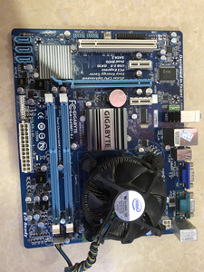 技嘉 ga-g41mt-s2主板 带cpu e5700.风扇