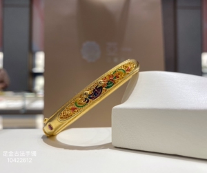 上海亚一金店,古法黄金手镯30到40克金工分离 标价按克
