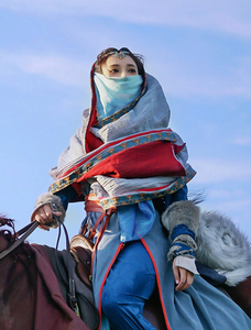东宫小枫骑马服,押金600,租金100全套,包括额饰链,面纱
