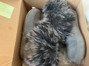 reemoor 的加绒靴子，买了没穿两次，冬天真穿不到雪地靴