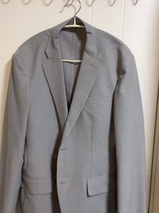 优衣库男款西装上衣一件，仅试穿，9新，专柜正品购买，灰色，尺