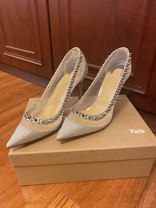 萝卜丁红底高跟鞋