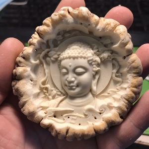天然高密度鹿角盘(非假不退)雕刻的大日如来佛手把件,数羊属猴