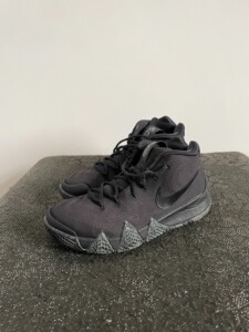 欧文4球鞋黑武士42.