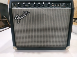 芬达电吉他25r音箱