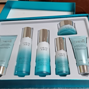 可爱宝宝好1淘宝水妍美 水玲珑保湿嫩肤六件套盒 专为女士设计一款