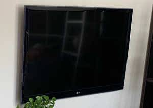LG 液晶电视 47寸 主板接触有问题，屏幕正常，有底座有挂