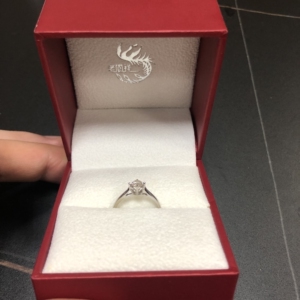 老凤祥钻戒31.7分,kl-si,证标重1.88克,实重1.