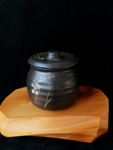 日本瓷器  梅宫辰夫作  侘寂风小茶叶罐  拍前请咨询售出后