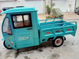 出售一台易阳电动三轮车.出厂日期2019年7月.跑了4200