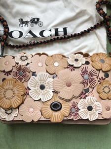 coach蔻驰 dinky1941 山茶花奶茶色斜挎链条包