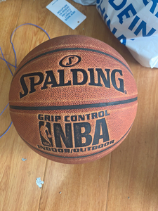 二手斯伯丁篮球,74-604y,同款有好几个,挑成色好的发