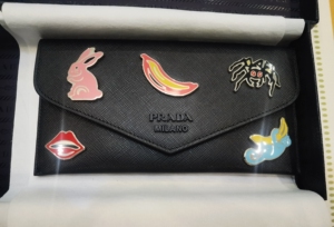 000人付款淘宝二手品女包普拉达prada白色动漫兔子画宫廷包宽款肩带单