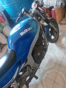 铃木征服者250双缸摩托车,不包邮.上门自提.