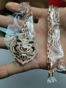 卡地亚老虎头项链,18k金真金真钻