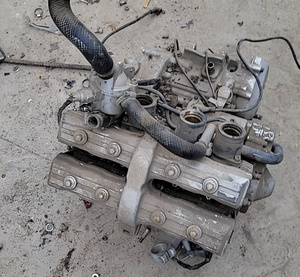 雅马哈fzr250摩托车发动机.250cc,原装拆车,看螺丝