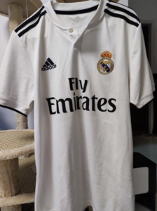 皇马1819赛季主场球衣,球迷版.购自西班牙机场