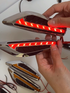 刀锋型的边灯,汽车边灯汽车侧边转向灯装饰灯电压12伏一对装.