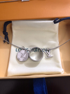 路易威登lv三合一戒指首饰项链 正品,在专柜买入的打算送人