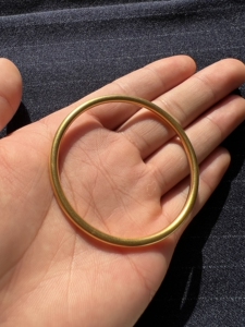 金镯子实心周大生