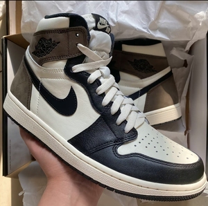 aj1高邦黑摩卡 有倒钩带着的小老弟 男女都可搭配 情侣更无