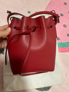 大红色小水桶包,购于专柜