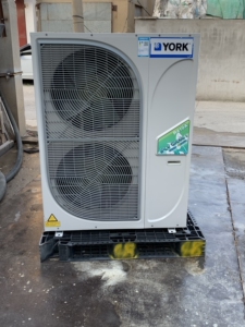 约克变频户式水机,空调地暖二连供