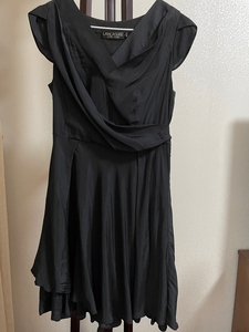 兰开夏卡尔丹v领连衣裙 黑色 垂感好,显瘦