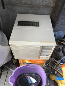 松下一匹窗式空调 机子成色不错,制冷效果一流的,运行静音