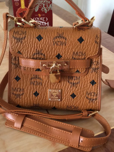 mcm女包斜挎凯莉