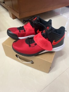 耐克欧文 flytrap 3黑红配色44码,全新仅试穿,盒子