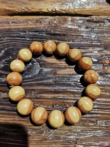 扁担胡子 扁桃胡子 东北黄花梨 质地坚硬 东北金刚木