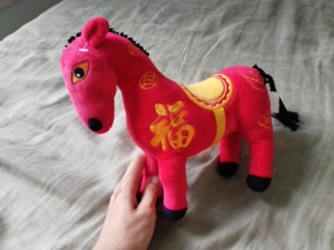 小马毛绒玩具红色