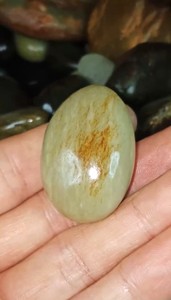 标价即卖价·新疆和田玉山流水料原石·撒黄皮修型籽料吊坠把件摆